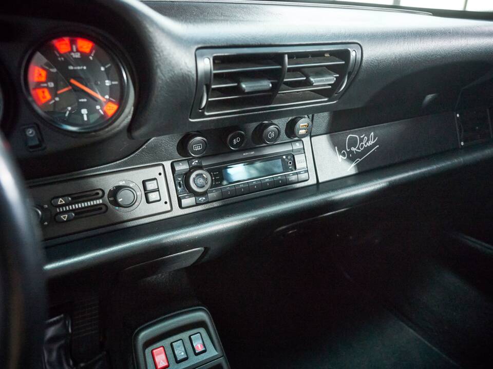 Image 16/36 de Porsche 911 Carrera (1995)