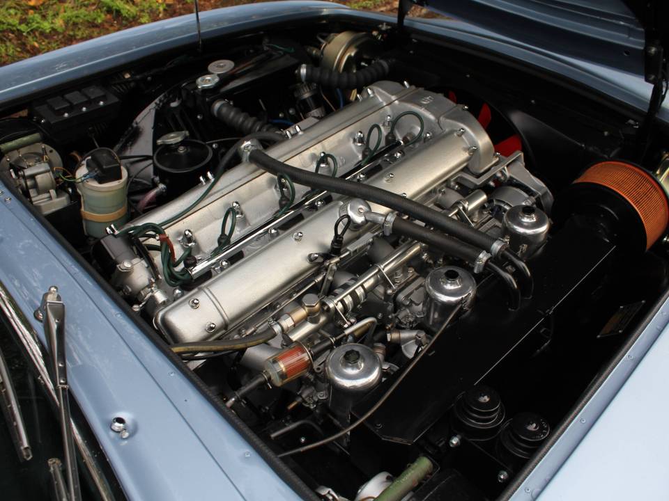 Immagine 31/35 di Aston Martin DBS (1971)