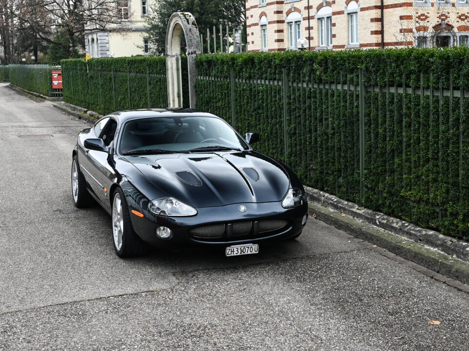 Image 33/51 of Jaguar XKR (2003)