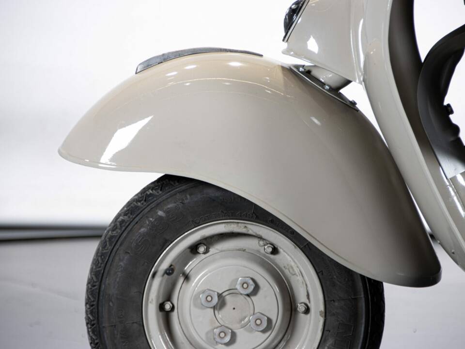 Image 33/50 de Piaggio Vespa 125 (1959)