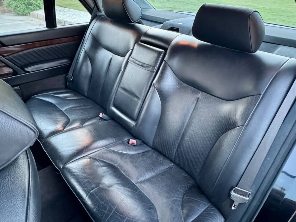 Bild 31/37 von Mercedes-Benz S 320 (1994)