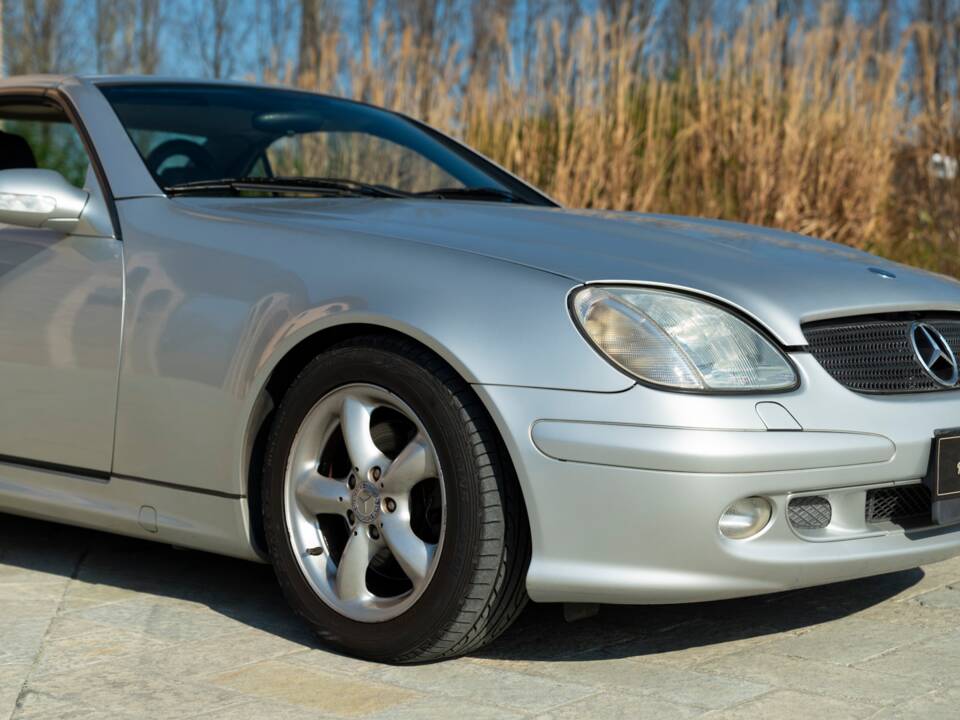 Obraz 17/48 pojazdu Mercedes-Benz SLK 320 (2001)