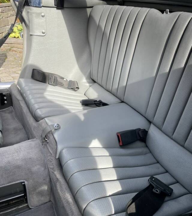 Image 17/52 de Mercedes-Benz 500 SL (1985)