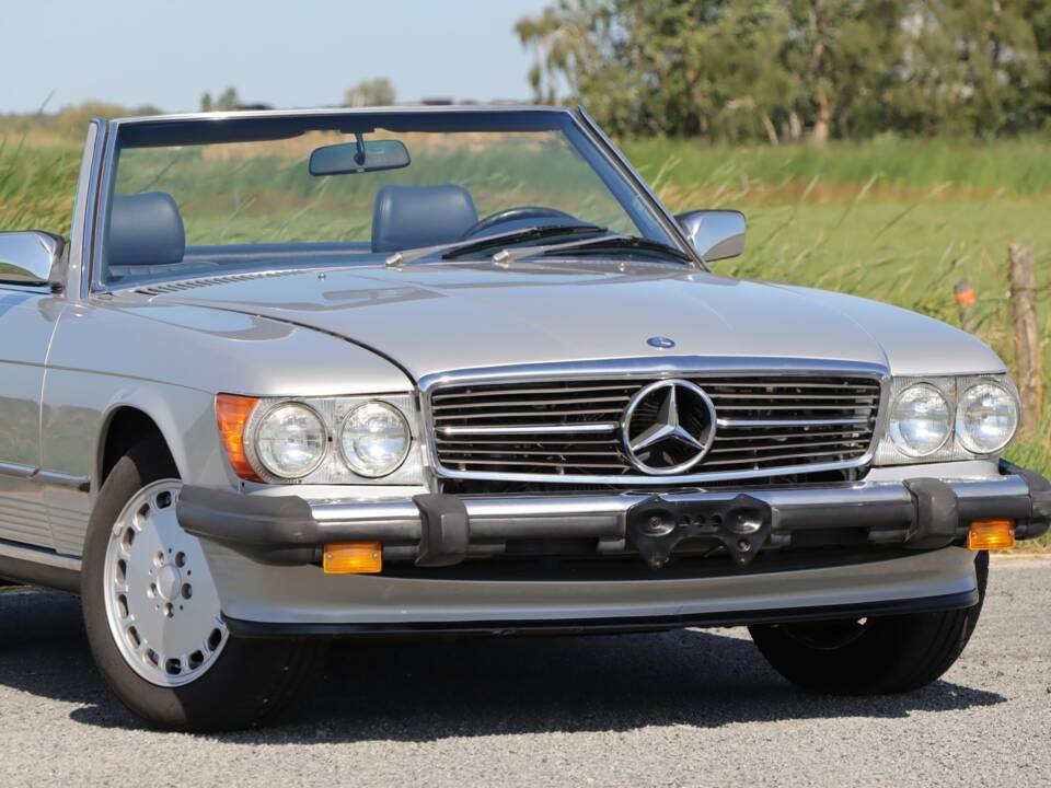 Image 21/50 de Mercedes-Benz 560 SL (1988)