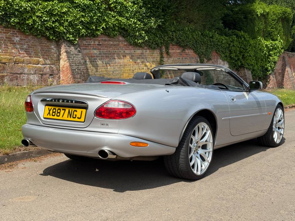Bild 2/12 von Jaguar XKR (2001)
