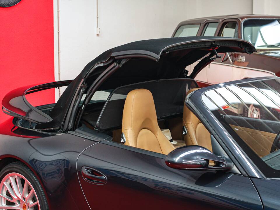 Image 37/48 of Porsche 911 Carrera 4S (2007)