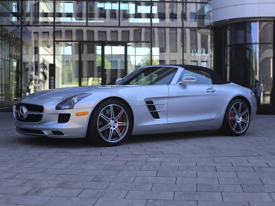 Image 1/75 of Mercedes-Benz SLS AMG Roadster (2012)