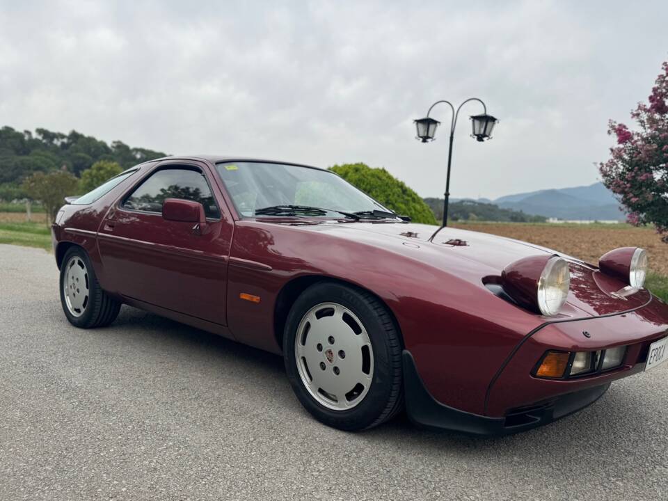 Image 10/32 of Porsche 928 S (1988)