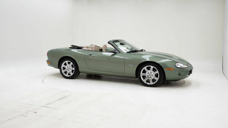 Image 3/15 of Jaguar XK8 4.0 (2000)