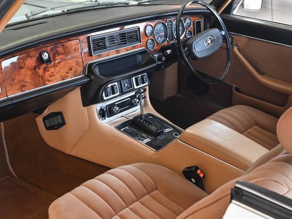 Bild 4/36 von Daimler Sovereign 4.2 (1976)