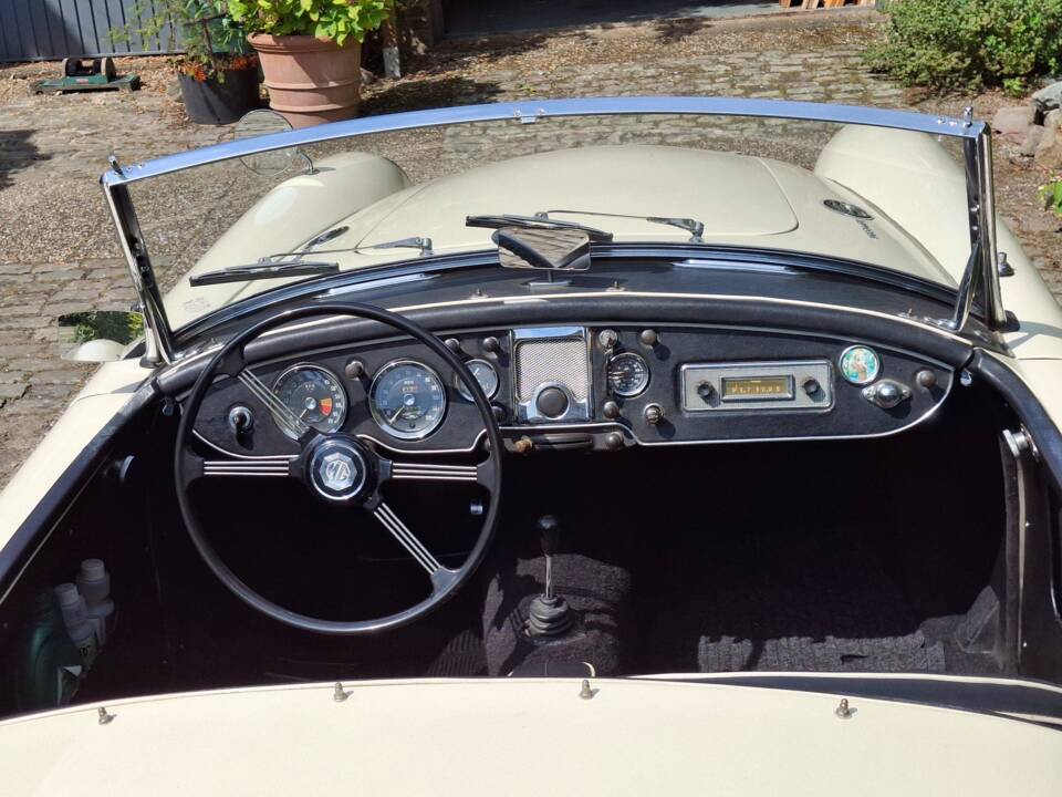 Image 7/22 de MG MGA 1600 (1962)