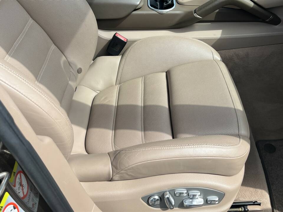 Image 20/51 de Porsche Cayenne Turbo (2011)