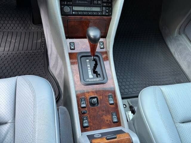 Image 13/24 de Mercedes-Benz E 500 (1994)
