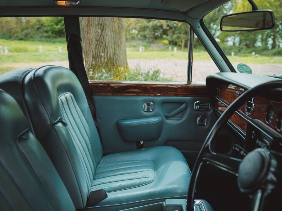 Image 32/42 of Rolls-Royce Silver Shadow II (1977)