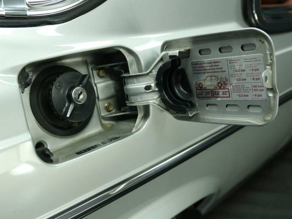 Image 47/50 of Mercedes-Benz 280 CE (1980)