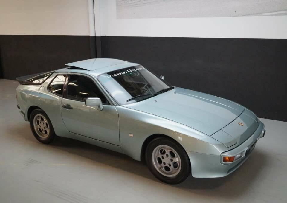 Image 2/50 de Porsche 944 Turbo (1986)