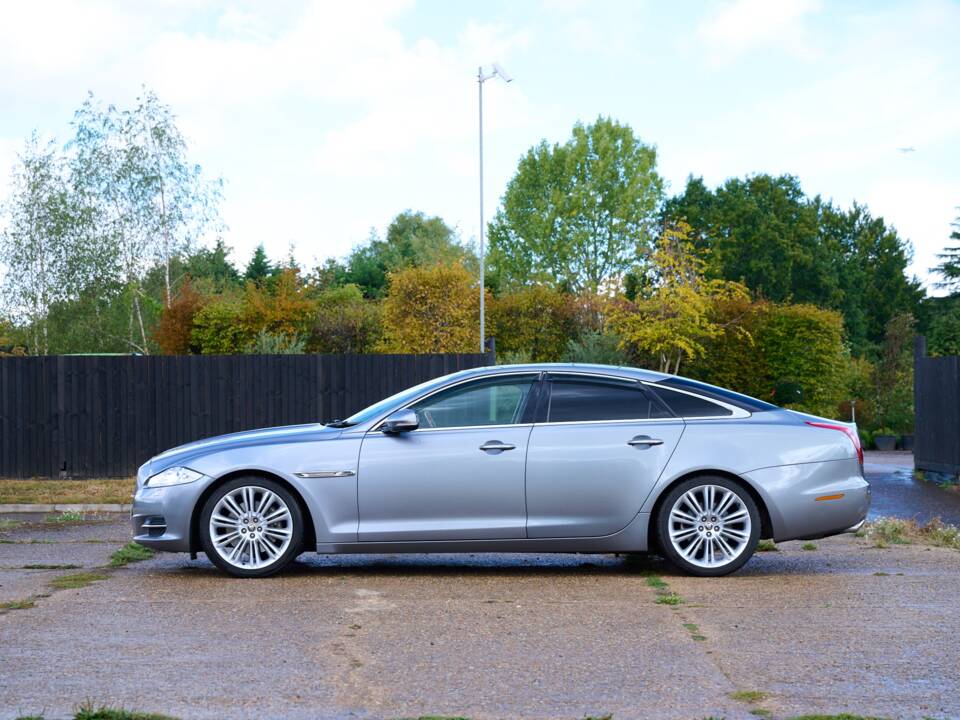 Bild 34/50 von Jaguar XJ 5.0 (2010)