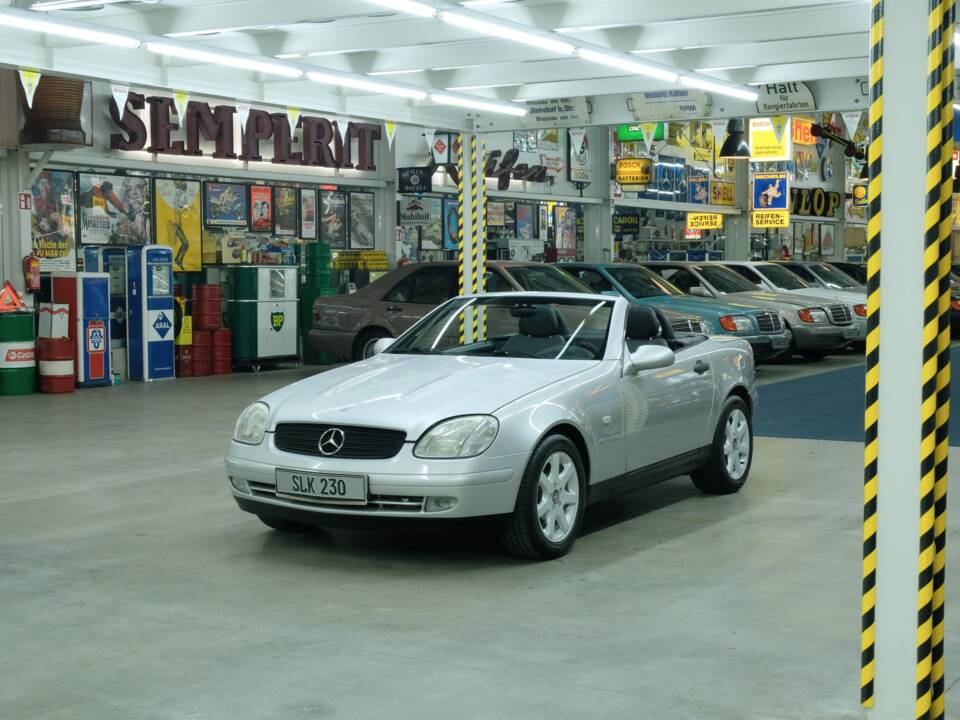 Immagine 49/50 di Mercedes-Benz SLK 230 Kompressor (1996)