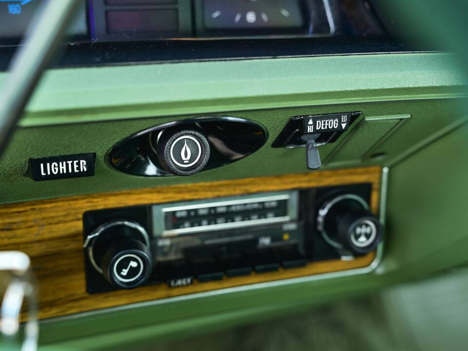 Image 33/44 of Chevrolet Impala (1974)