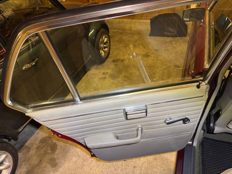 Bild 13/29 von BMW 2500 (1977)