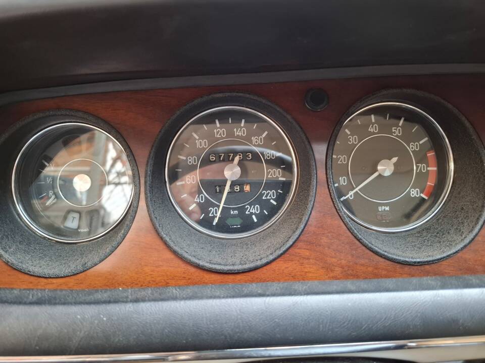 Image 11/43 of BMW 2,5 CS (1975)
