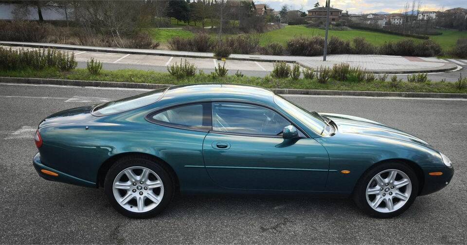 Afbeelding 7/8 van Jaguar XK8 4.0 (1997)