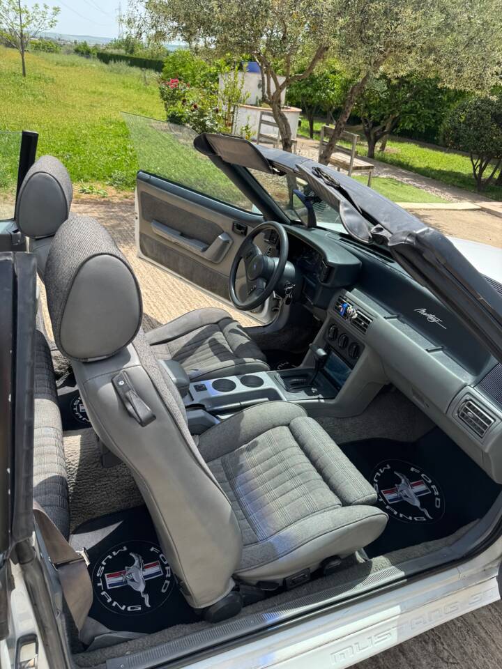Image 14/30 of Ford Mustang GT (1988)