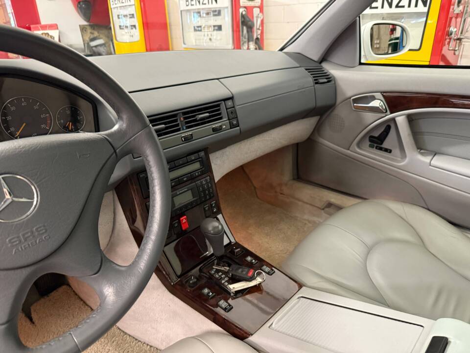Image 10/17 de Mercedes-Benz SL 500 (1999)