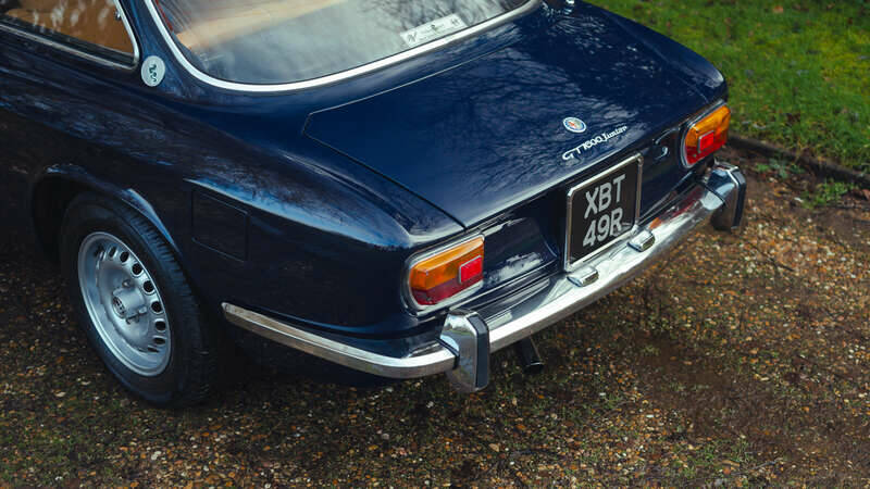 Image 38/50 of Alfa Romeo Giulia 1600 GT Junior (1977)