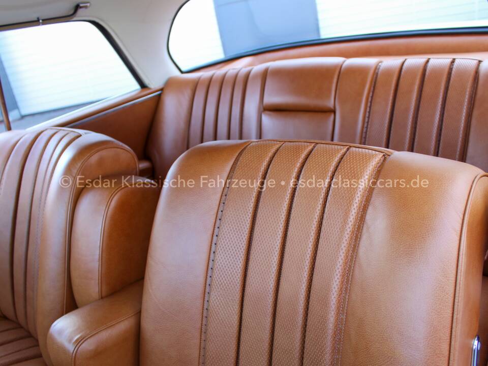 Image 27/32 of Mercedes-Benz 250 SE (1967)