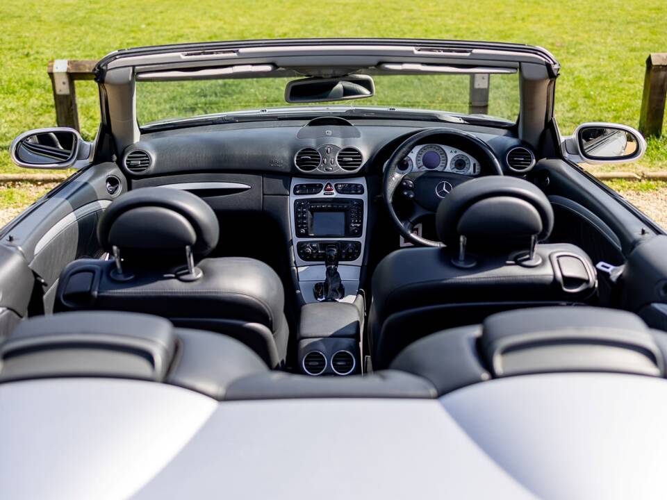 Image 7/50 of Mercedes-Benz CLK 55 AMG (2003)