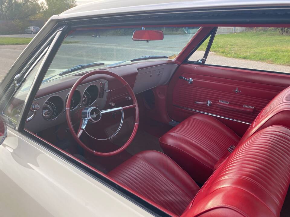 Image 7/13 of Chevrolet Corvair Monza (1965)