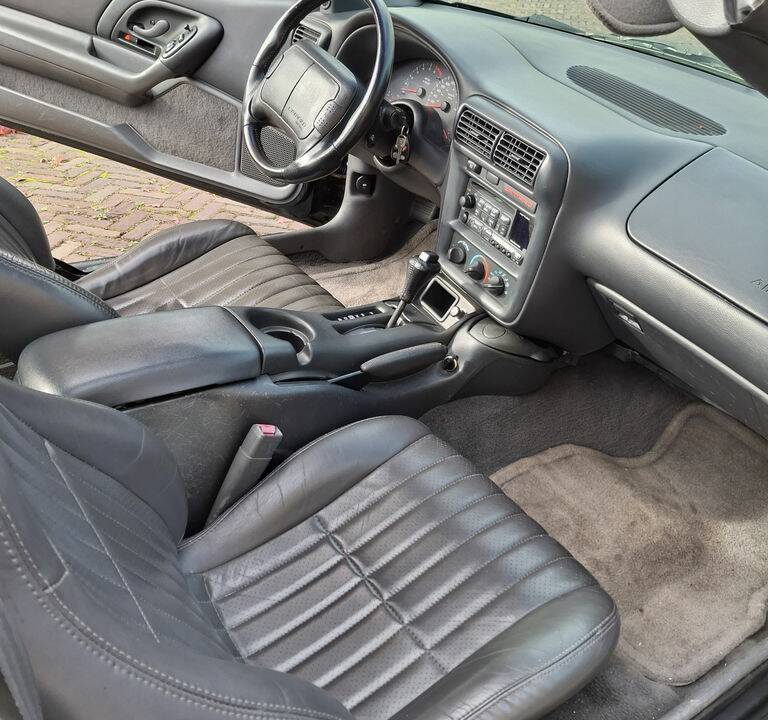 Bild 2/8 von Chevrolet Camaro (1997)