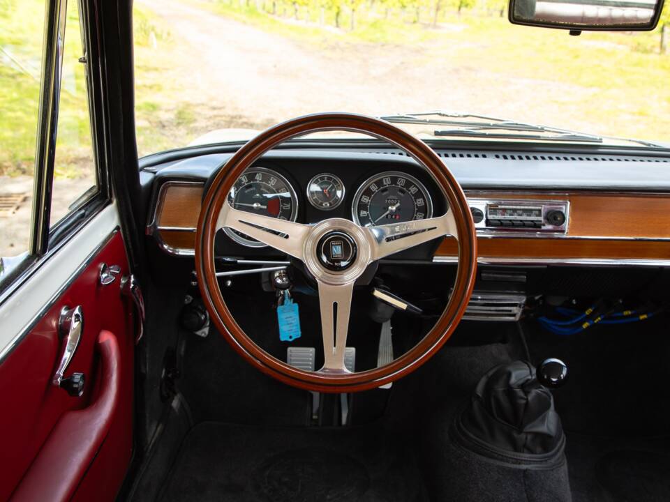 Image 13/50 de Alfa Romeo Giulia Nuova Super 1600 (1968)