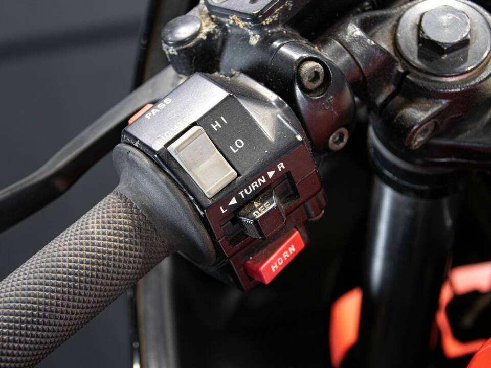 Image 46/50 of Yamaha FZ 750 (1986)