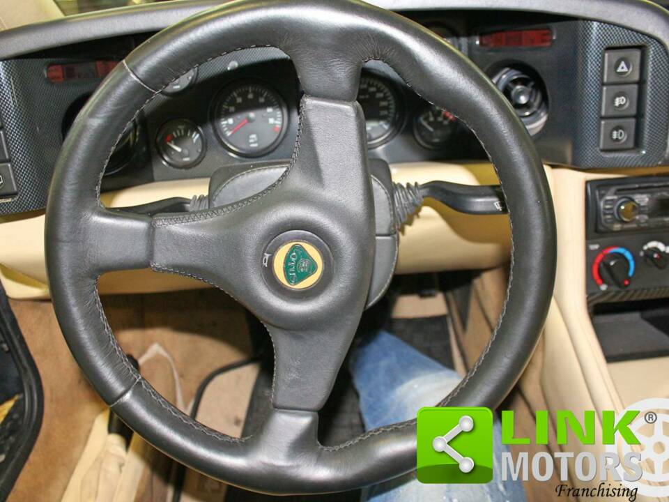 Image 8/9 of Lotus Esprit S4 (1995)