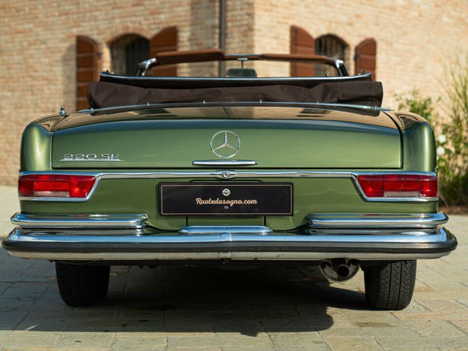 Obraz 14/50 pojazdu Mercedes-Benz 220 SE b (1964)