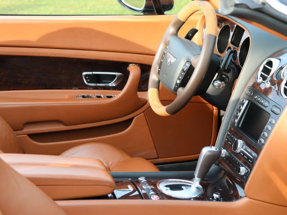 Image 38/50 of Bentley Continental GTC (2007)