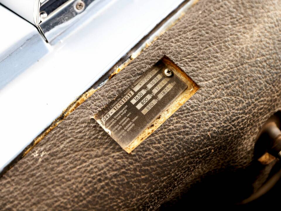Immagine 36/40 di Mercedes-Benz 230 SL (1966)