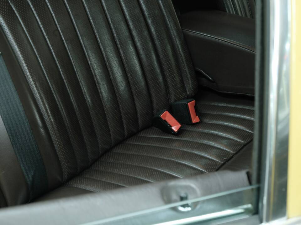 Bild 31/50 von Mercedes-Benz 380 SE (1983)