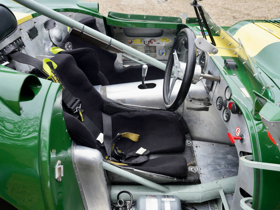 Image 3/50 of Lister Knobbly (1959)