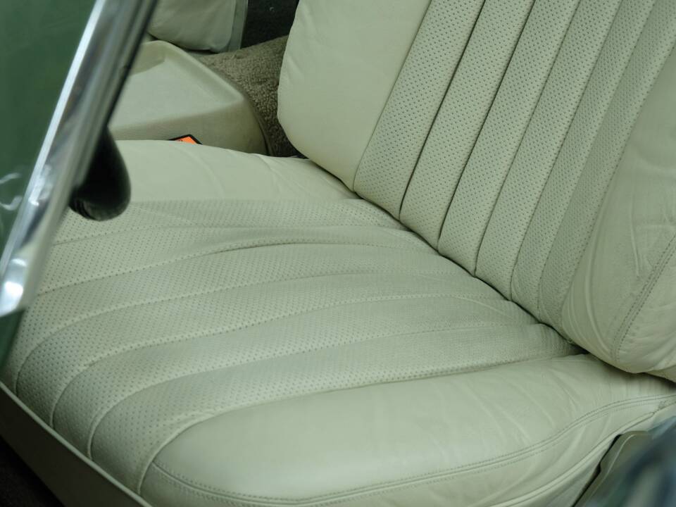 Image 25/50 de Mercedes-Benz 350 SLC (1973)