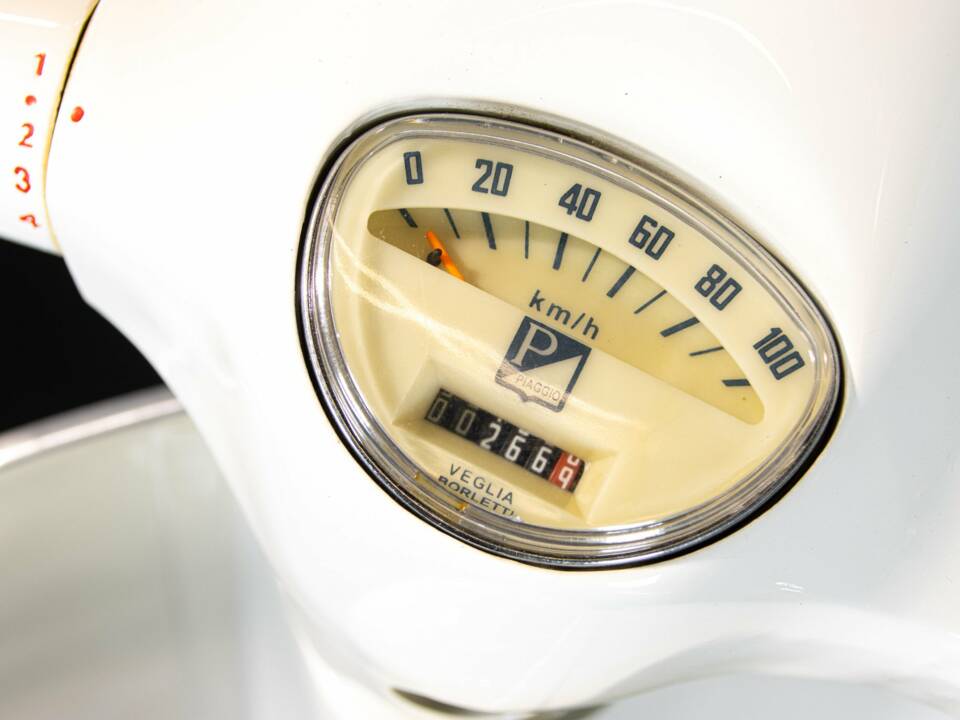 Image 13/41 de Piaggio Vespa 50 SS (1966)