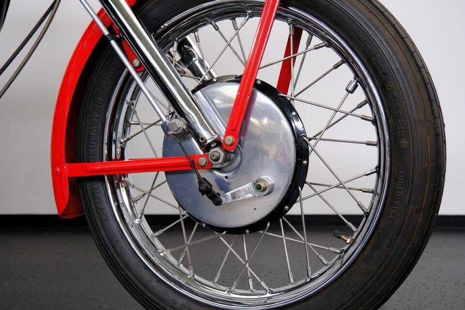 Immagine 3/72 di Harley-Davidson Model KH (1956)