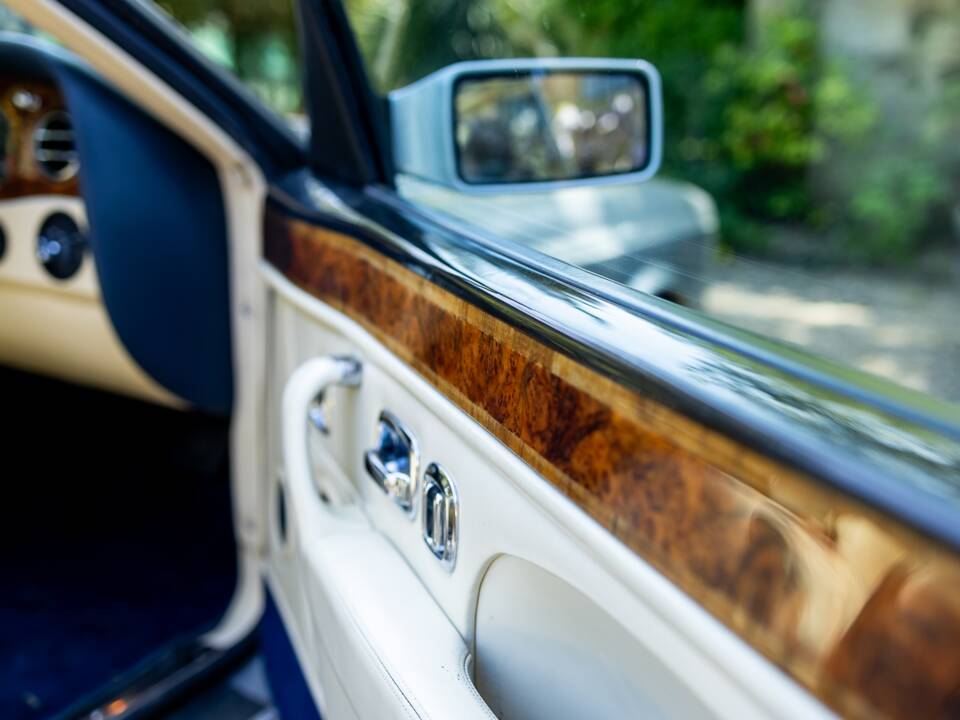 Image 45/50 of Bentley Continental R (1997)
