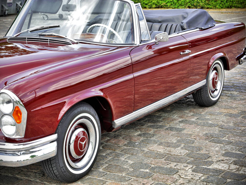 Image 14/71 of Mercedes-Benz 220 SE b (1961)