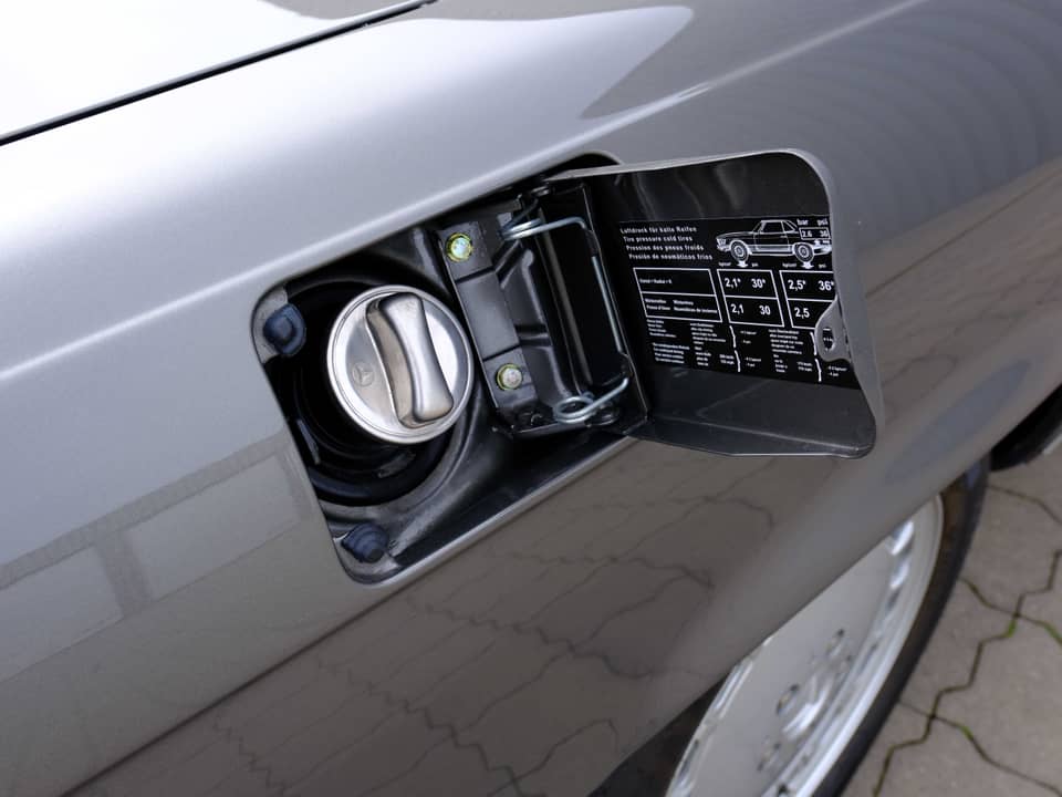 Image 78/96 of Mercedes-Benz 560 SL (1987)