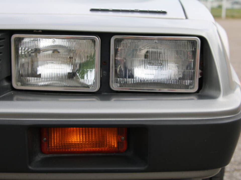 Image 32/92 of DeLorean DMC-12 (1982)
