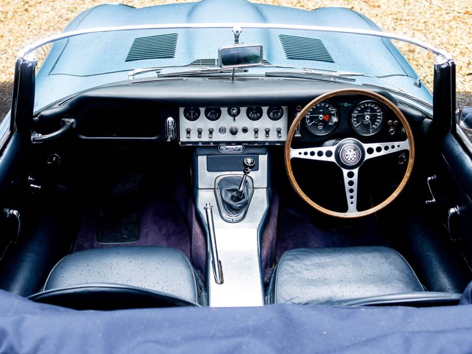 Image 8/46 de Jaguar E-Type "Lightweight" (1963)