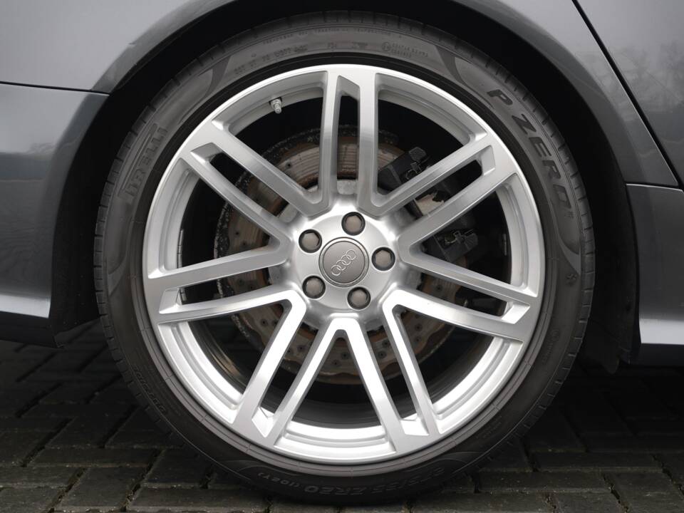 Immagine 45/50 di Audi RS6 Avant (2015)